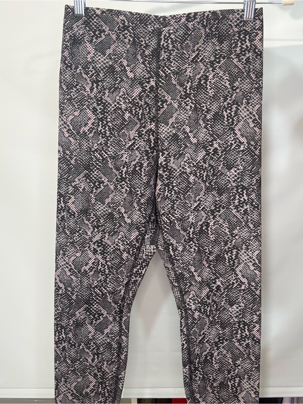 lululemon Glow Up SHR tight 28 “ SS4G